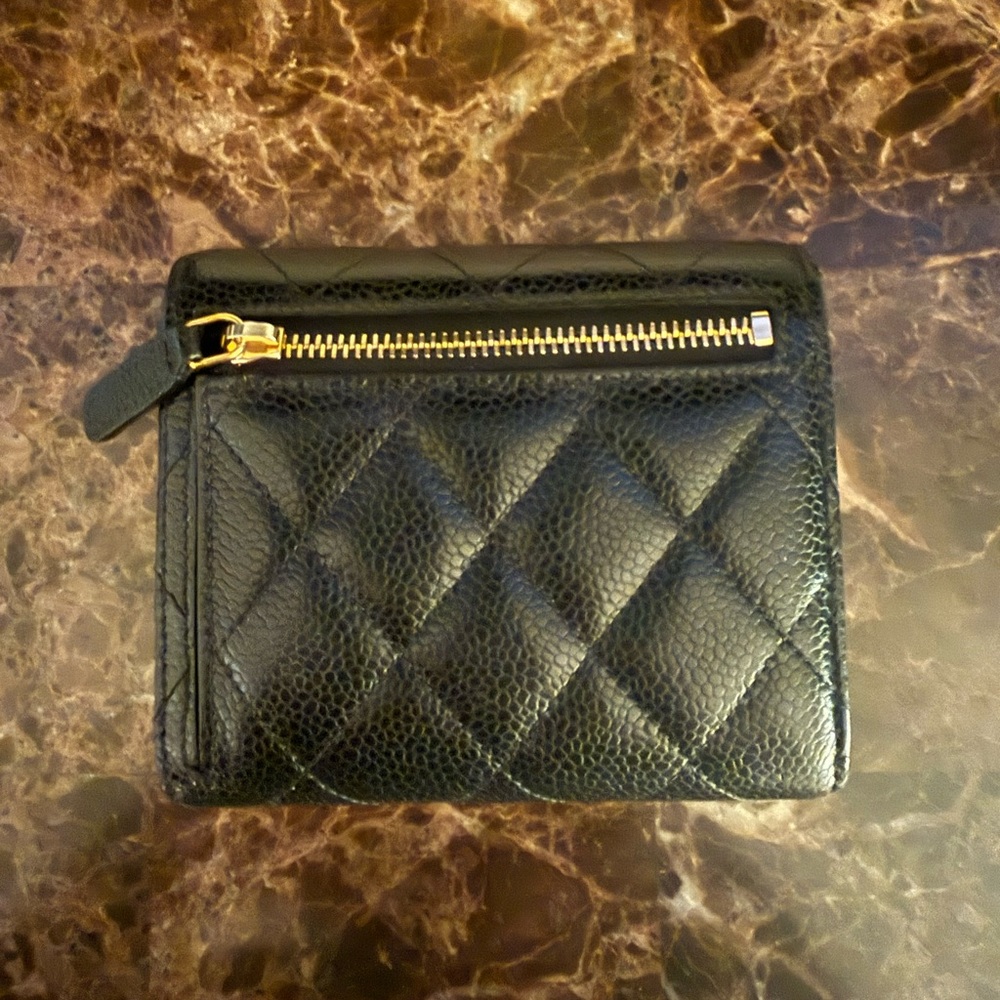 CHANEL Black classic caviar quilted wallet with gold hardware - Picture 14 of 16
